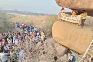 SFI demands withdrawal of decision to give HCU lands to corporates
