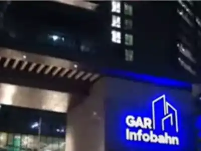 Six people injured in commercial building fire