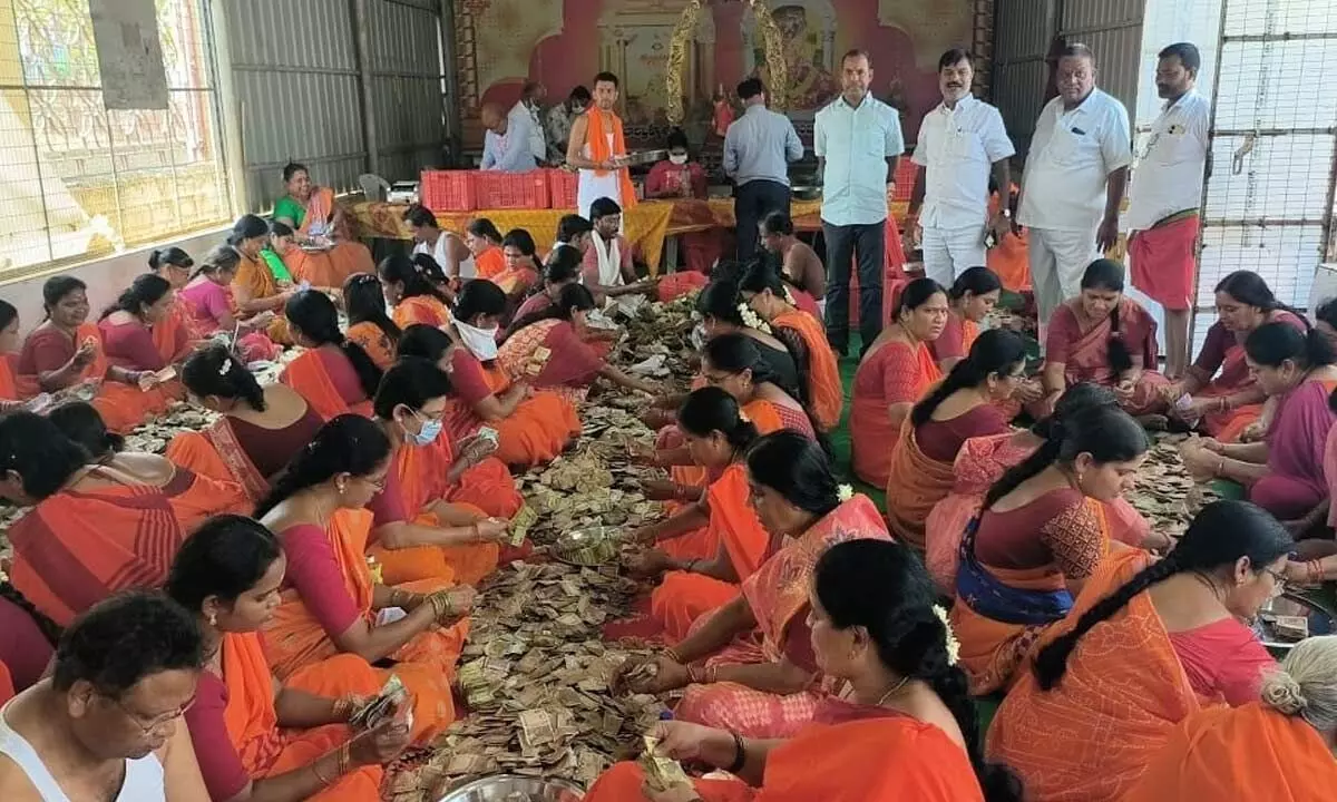 Sri Jogulamba Bala Brahmeshwara Swamy Temple Hundi Collection Totals Rs 72.95 Lakh