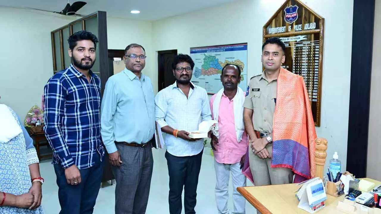 Victimized farmers expressed gratitude to SP Akhil Mahajan for his efforts