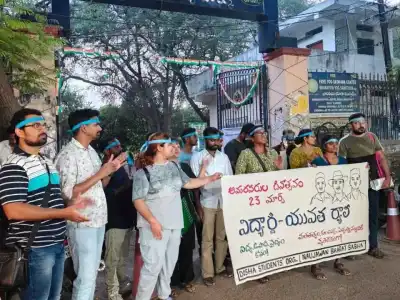 Youth bike rally honors martyrs