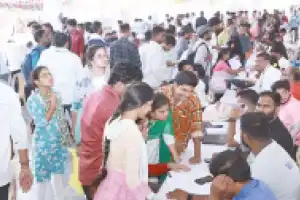 2,500 people hired at job fair