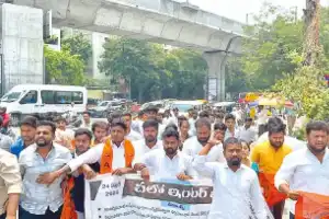 ABVP holds protest demanding action against corporate colleges