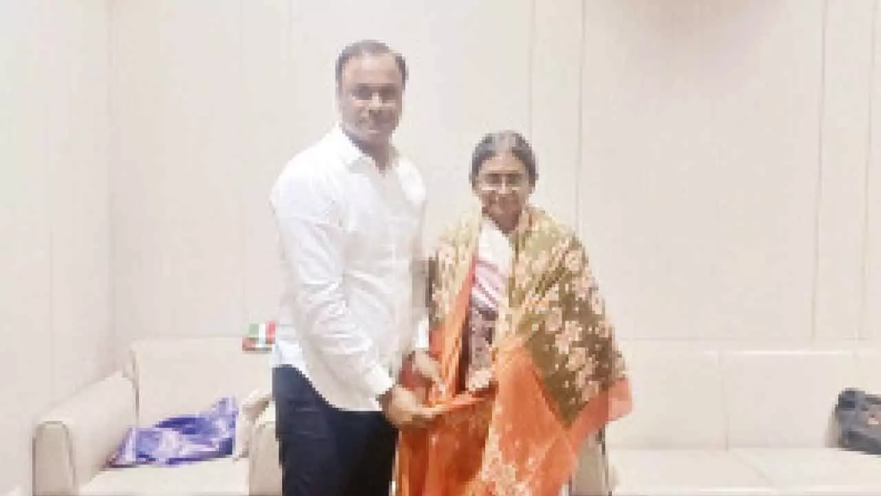 AICC Incharge Warns Komatireddy Jr to Focus on Work and Stay Quiet