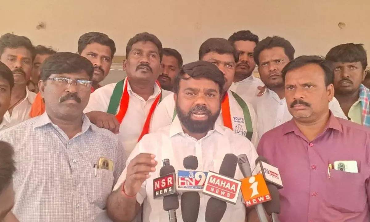 Alampur Farmers Celebrate as Link Canal from RDS to Chinnonipalli Reservoir Gets Approval; MP Mallu Ravi and AICC Secretary Sampath Kumar Honored