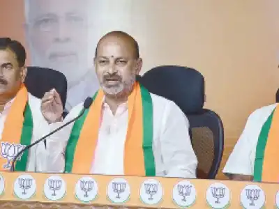 Bandi questions if the duplicate Gandhi family is above the law