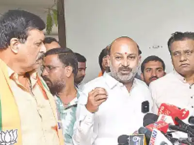 Bandi Sanjay criticizes police action against UoH students