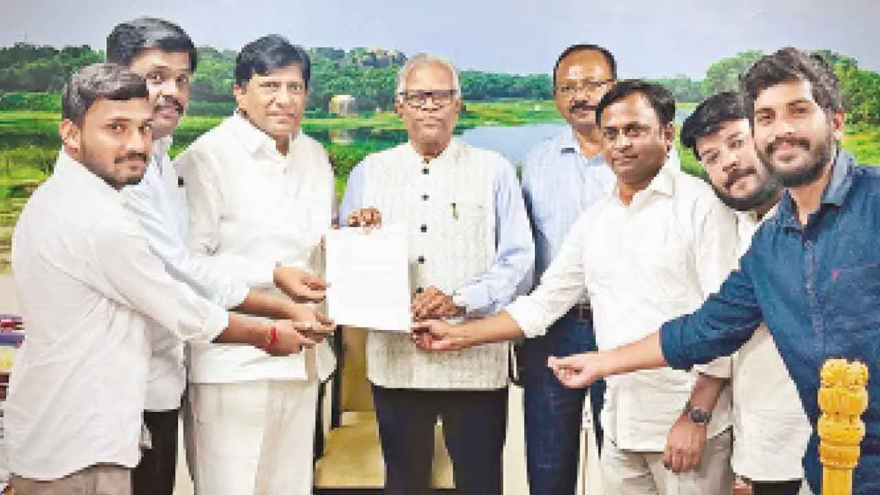 BRS leader Vinod calls for 25% local quota in University of Hyderabad admissions