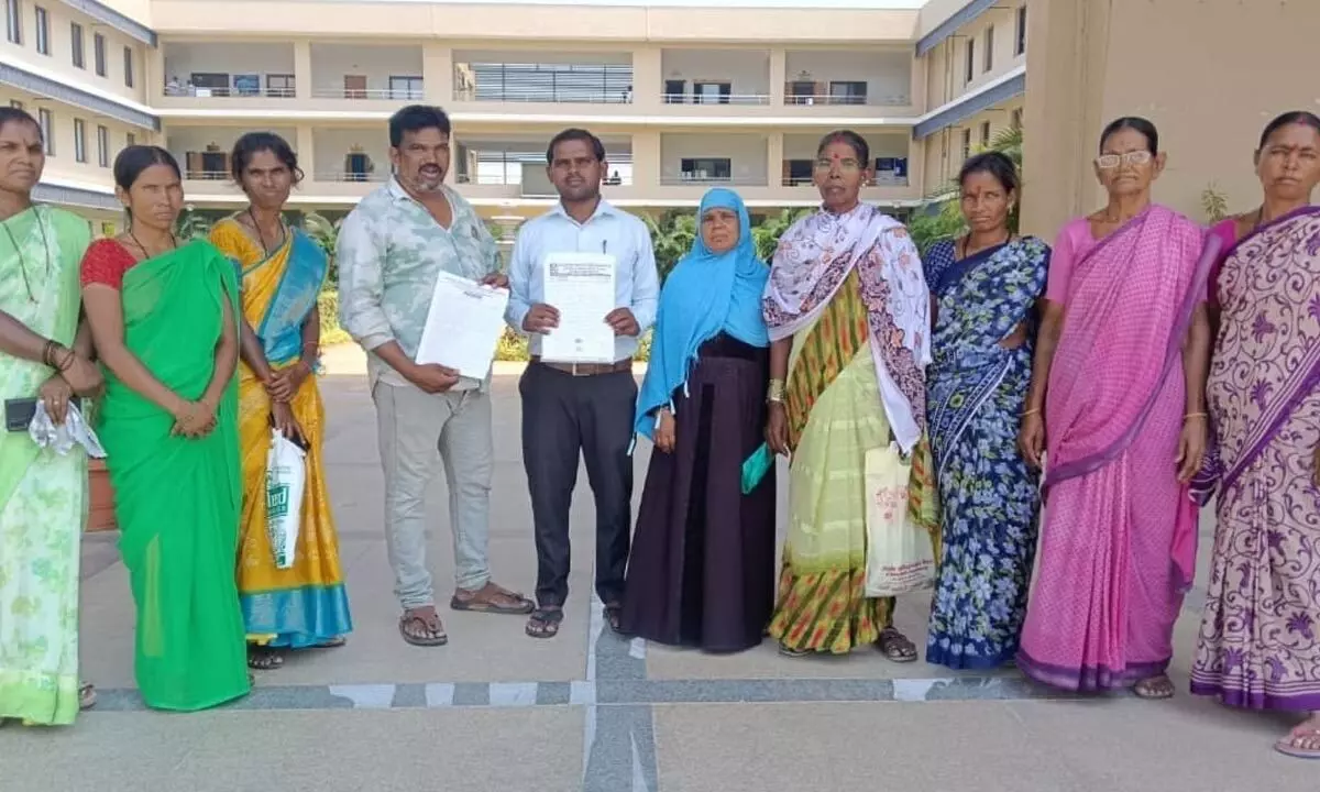 CITU Criticizes Pay Cuts for School Cleaning Staff