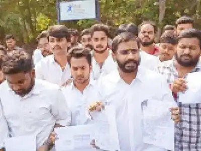 Congress MLC criticizes KTR for double standards on UoH protest