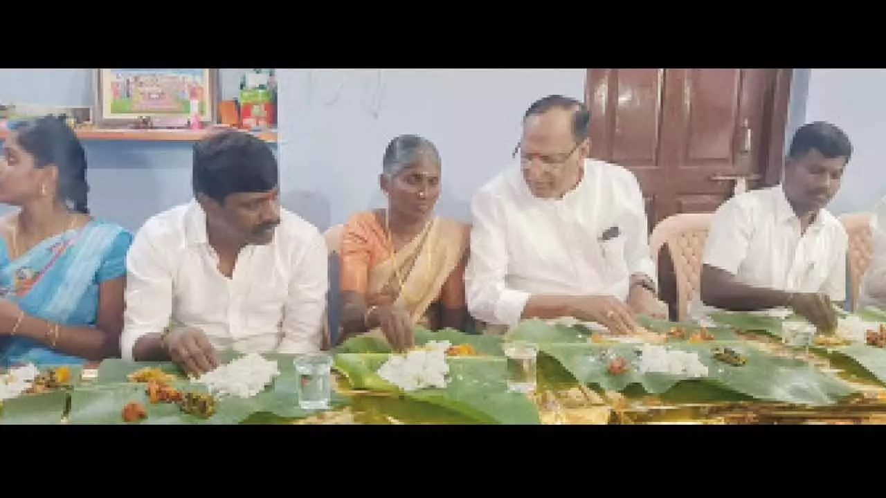 Council chief praises Uttam for effective rollout of fine rice scheme in the State