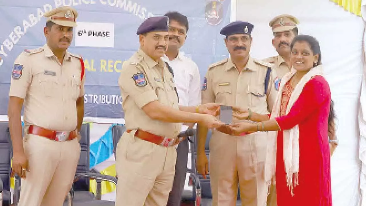 Cyberabad police return 1,060 mobile phones worth Rs 3.18 crore to their owners
