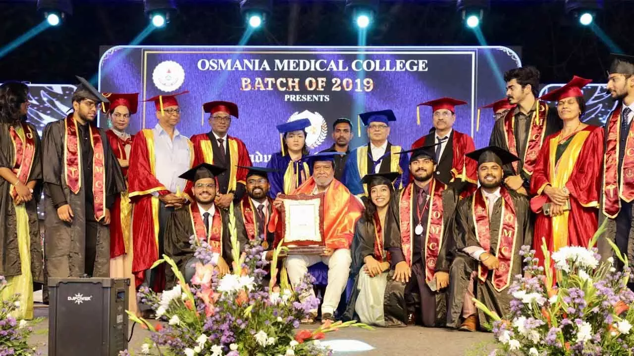 Damodar asks doctors to serve with dedication at Osmania convocation
