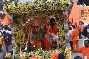 Devotees color the city in saffron