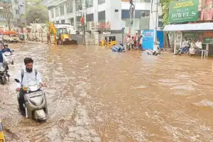 Heavy rain hits Hyderabad, lowers temperature