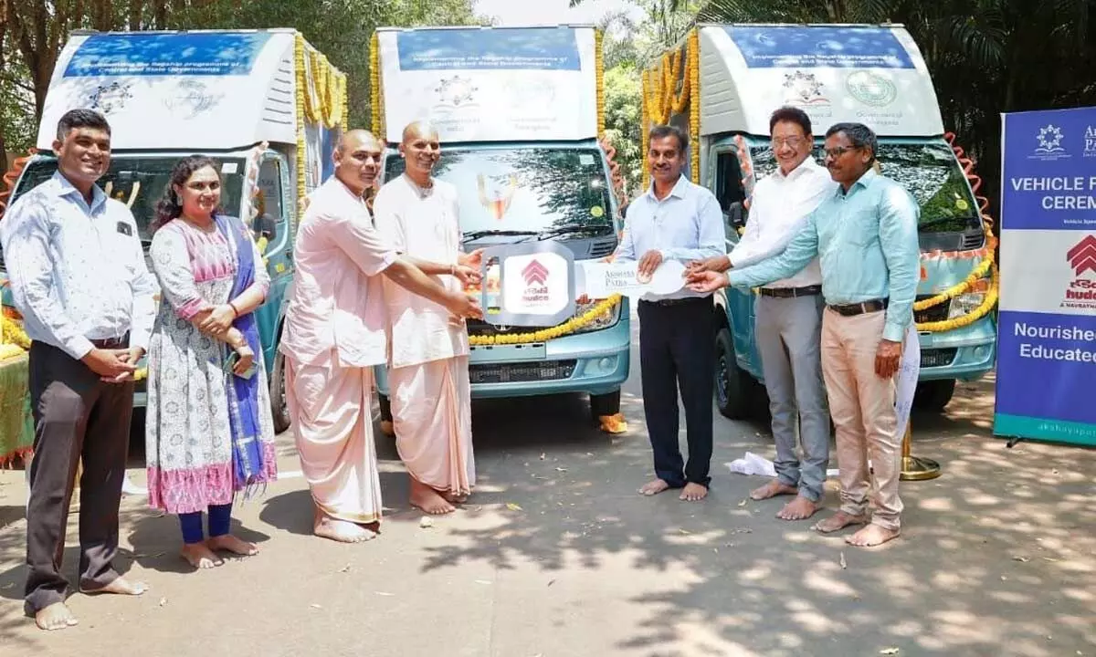 HUDCO provides EVs and kitchen equipment worth Rs 88 lakh to Akshaya Patra