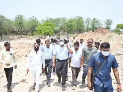 HYDRA chief investigates illegal garbage dumping at Hindu crematorium