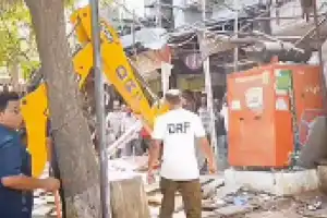 HYDRA removes illegal buildings in Mehdipatnam