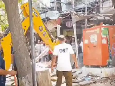 HYDRA removes illegal buildings in Mehdipatnam