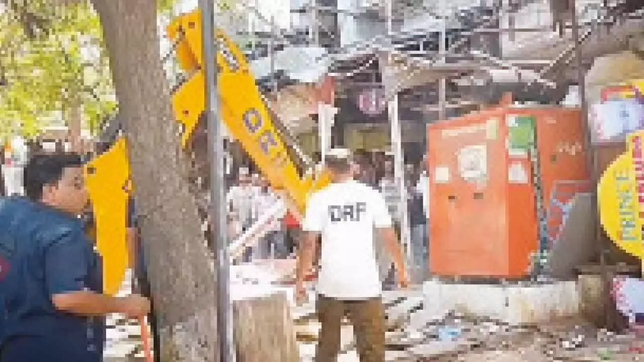 HYDRA removes illegal buildings in Mehdipatnam