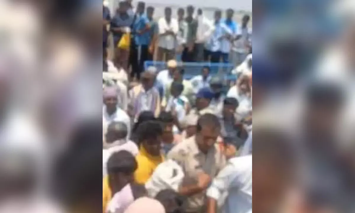 Jurala Ayacut Farmers Hold Large Protest to Demand Irrigation Water Release