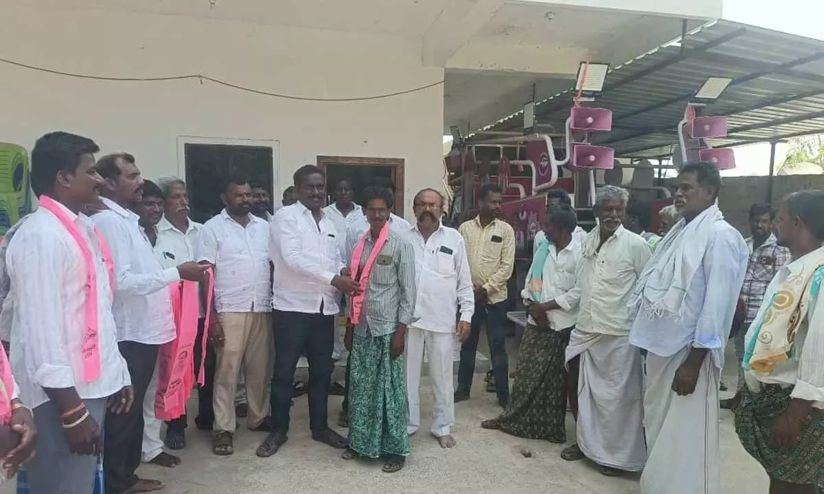 Major Leaders Leave Congress to Join BRS in Gadwal Led by Basu Hanumanthu Naidu