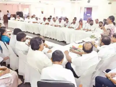 Meenakshi urges TG Congress leaders to avoid groupism