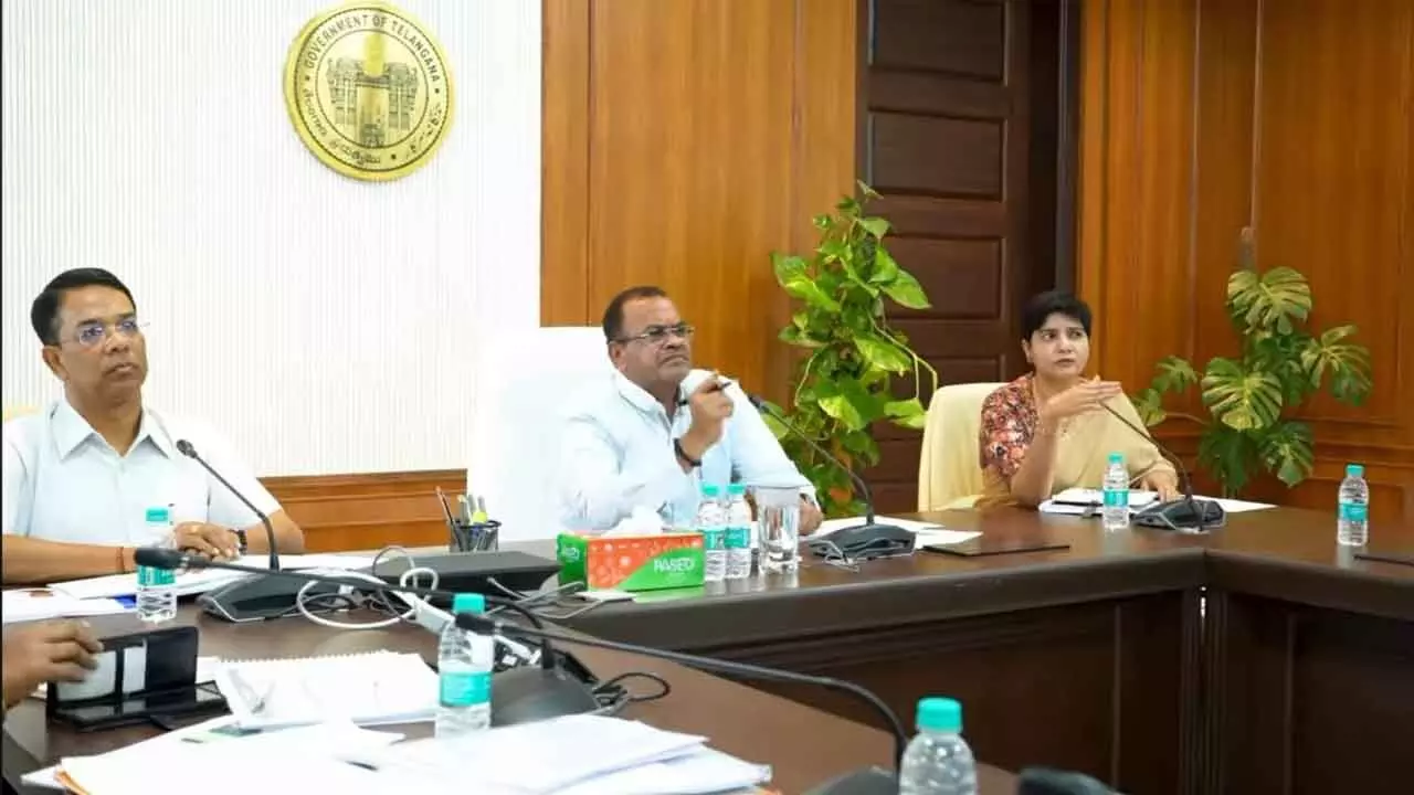 Minister Komatireddy calls for faster construction of HAM roads