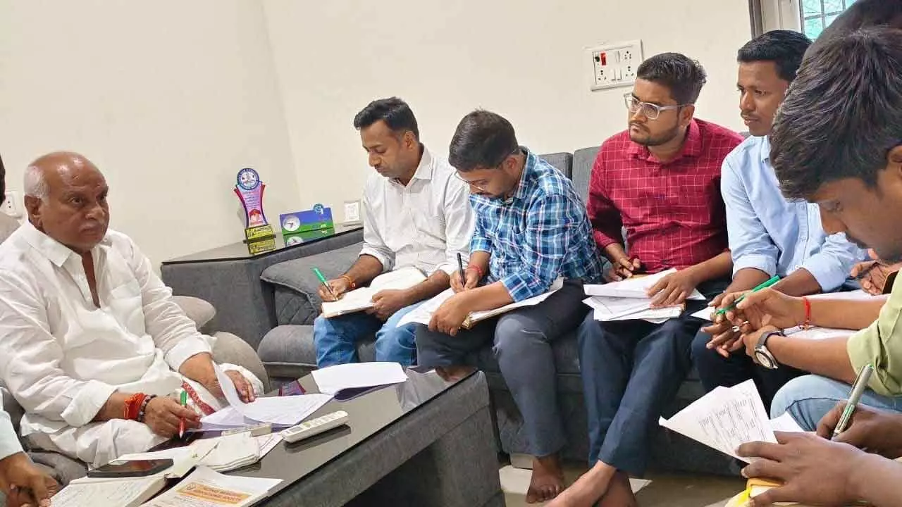 MLA Pawar urges action to provide drinking water in villages