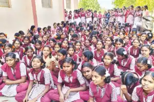 Nagarkurnool: Skipped meals and sat in the sun for 3 hours