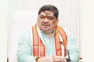 Ponnam accuses Bandi of breaking election rules