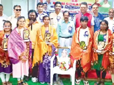 Retired DGP honors Intermediate students from government colleges