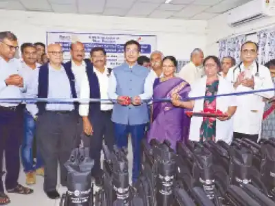 Rotary Club gives 50 wheelchairs to Central Hospital