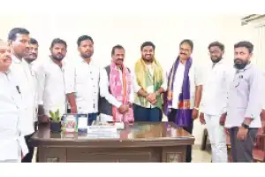 Sai Kumar holds talks with senior Congress leaders