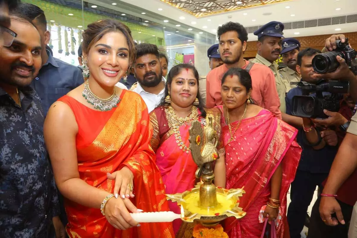 Samyuktha Menon Opens First Neelambhhari Silks Store in A.S. Rao Nagar