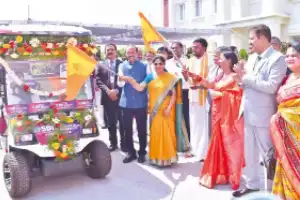 SBI donates battery-powered vehicles to Yadagirigutta temple