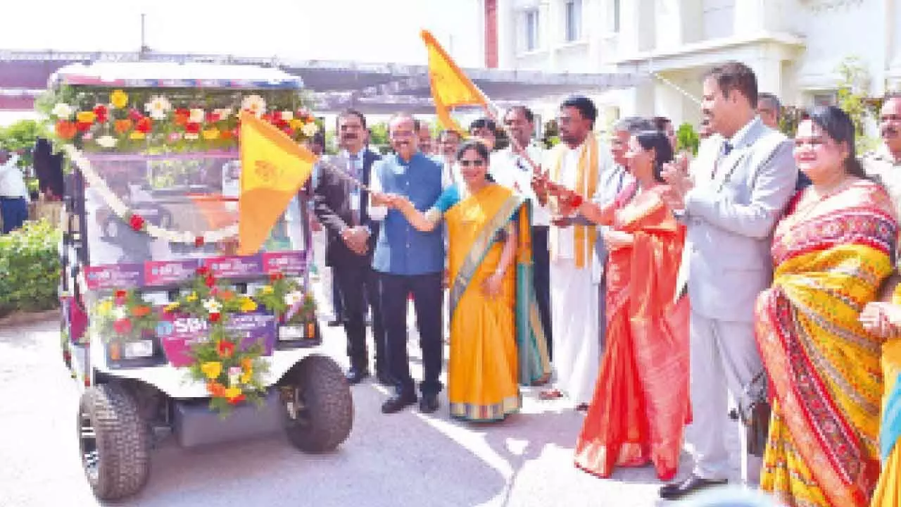 SBI donates battery-powered vehicles to Yadagirigutta temple