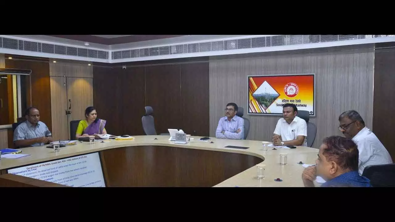 SCR gives Man of the Month safety awards to employees