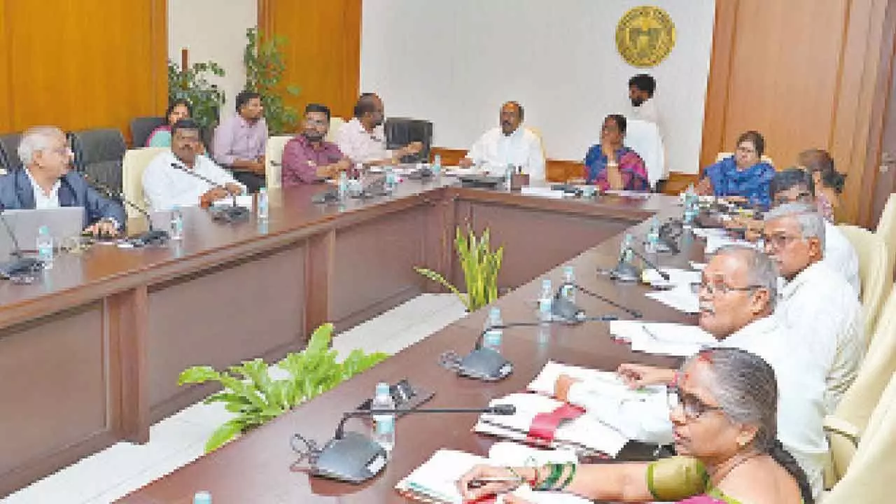 Surekha tells officials to start digitalisation work in temples