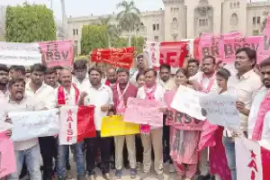 Tension as police detain CPI (M) leaders on their way to University of Hyderabad