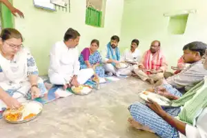 TGTDC chairman shares meal with family receiving fine rice benefits