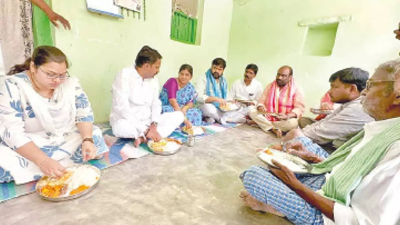 TGTDC chairman shares meal with family receiving fine rice benefits