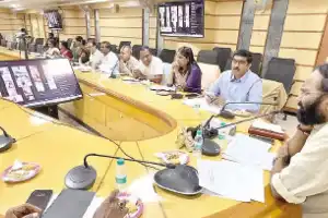 Uttam urges public representatives to have meals with fine rice beneficiaries like CM Revanth does