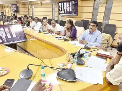 Uttam urges public representatives to have meals with fine rice beneficiaries like CM Revanth does