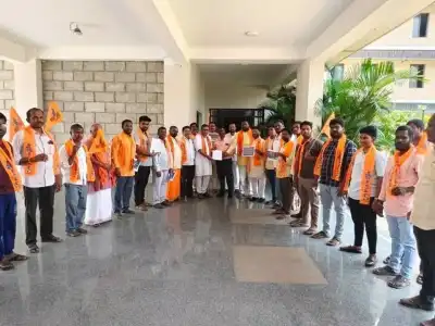 VHP and Bajrang Dal Call for President’s Rule in West Bengal, Protest at Collector’s Office