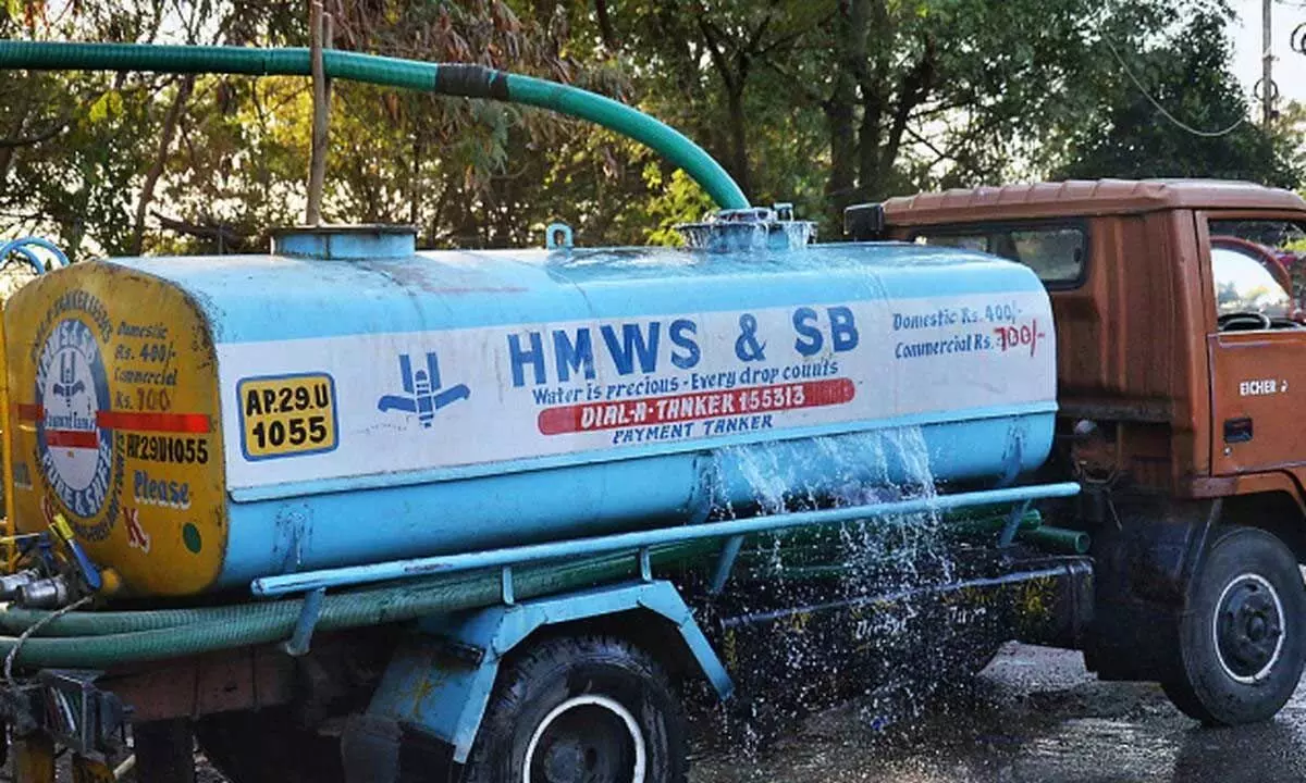 Water tanker delays leave parts of city without water