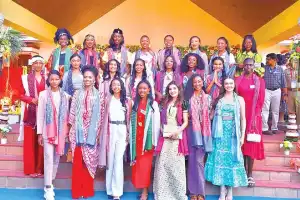 African visitors explore Pochampally handloom weaving