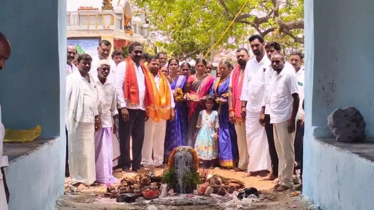 Basu Hanumanthu Naidu Attends Temple Ceremony at Ellandoddi