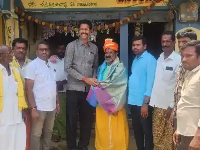 BJP Leaders Honor Devoted Rama Follower Chakravarthi Acharyulu in Jogulamba Gadwal District