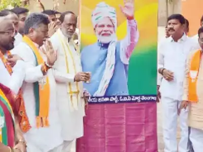 BJP leaders honor Modi after caste census announcement